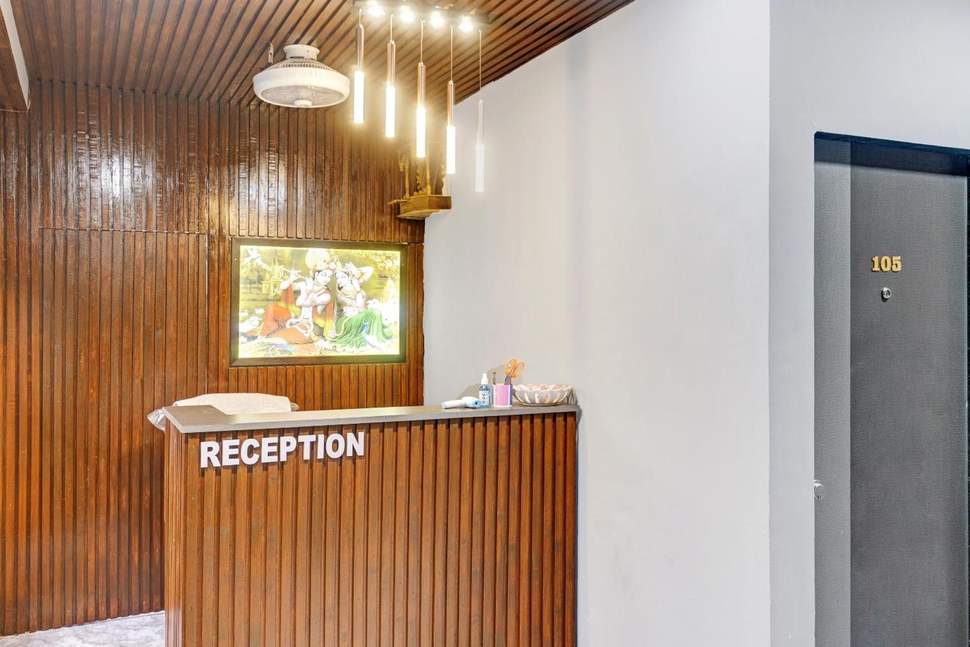 Oyo Flagship Hotel Royal Inn Surat Eksteriør bilde