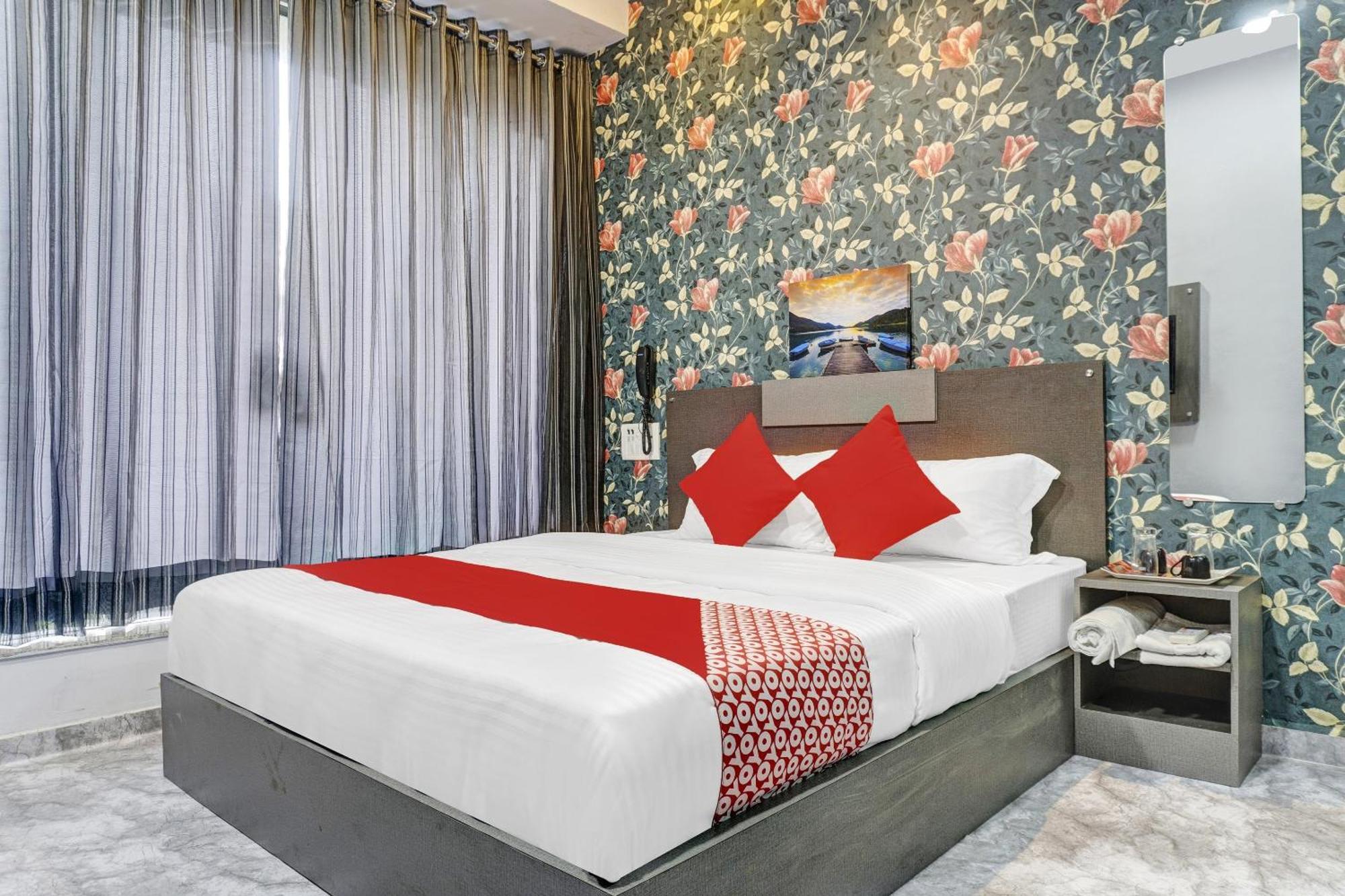 Oyo Flagship Hotel Royal Inn Surat Eksteriør bilde