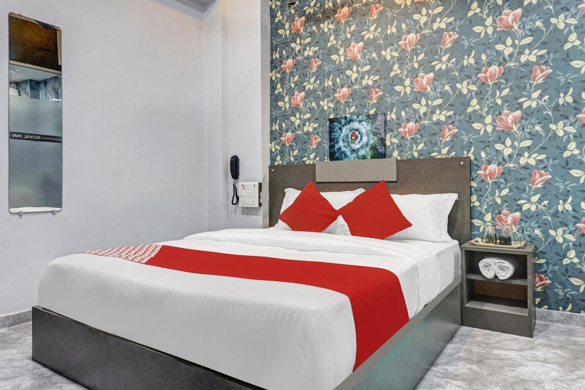 Oyo Flagship Hotel Royal Inn Surat Eksteriør bilde