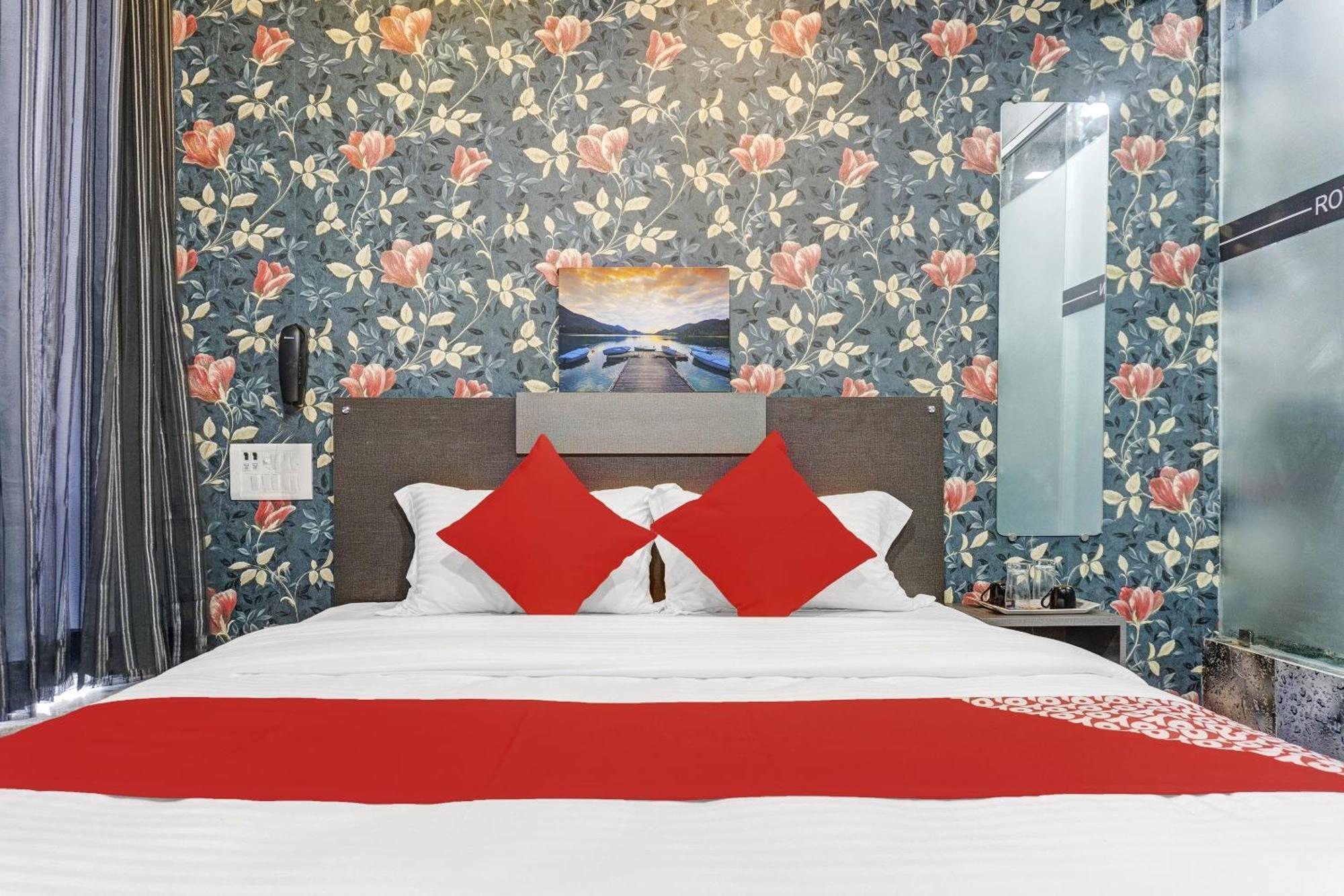 Oyo Flagship Hotel Royal Inn Surat Eksteriør bilde