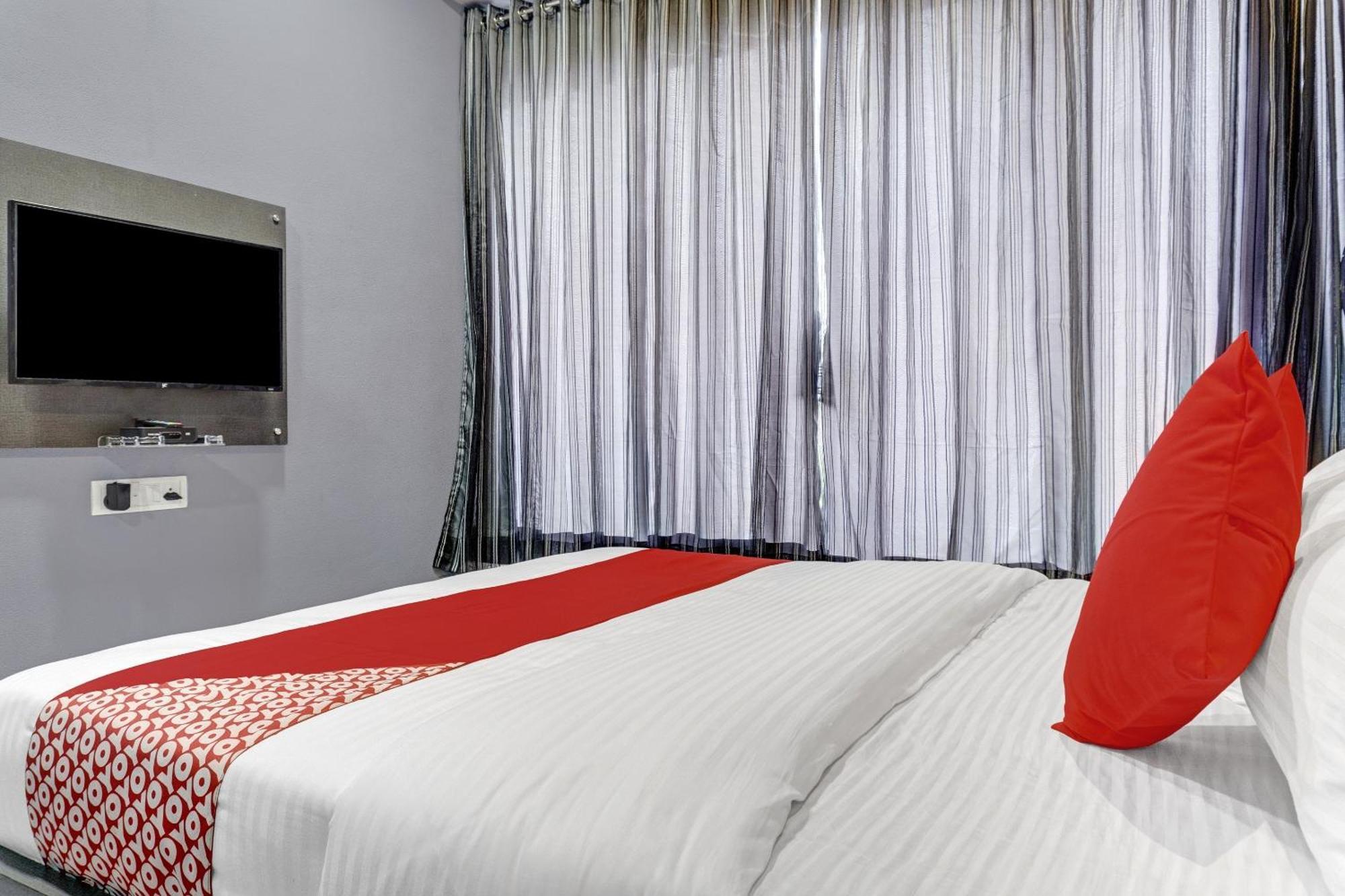 Oyo Flagship Hotel Royal Inn Surat Eksteriør bilde