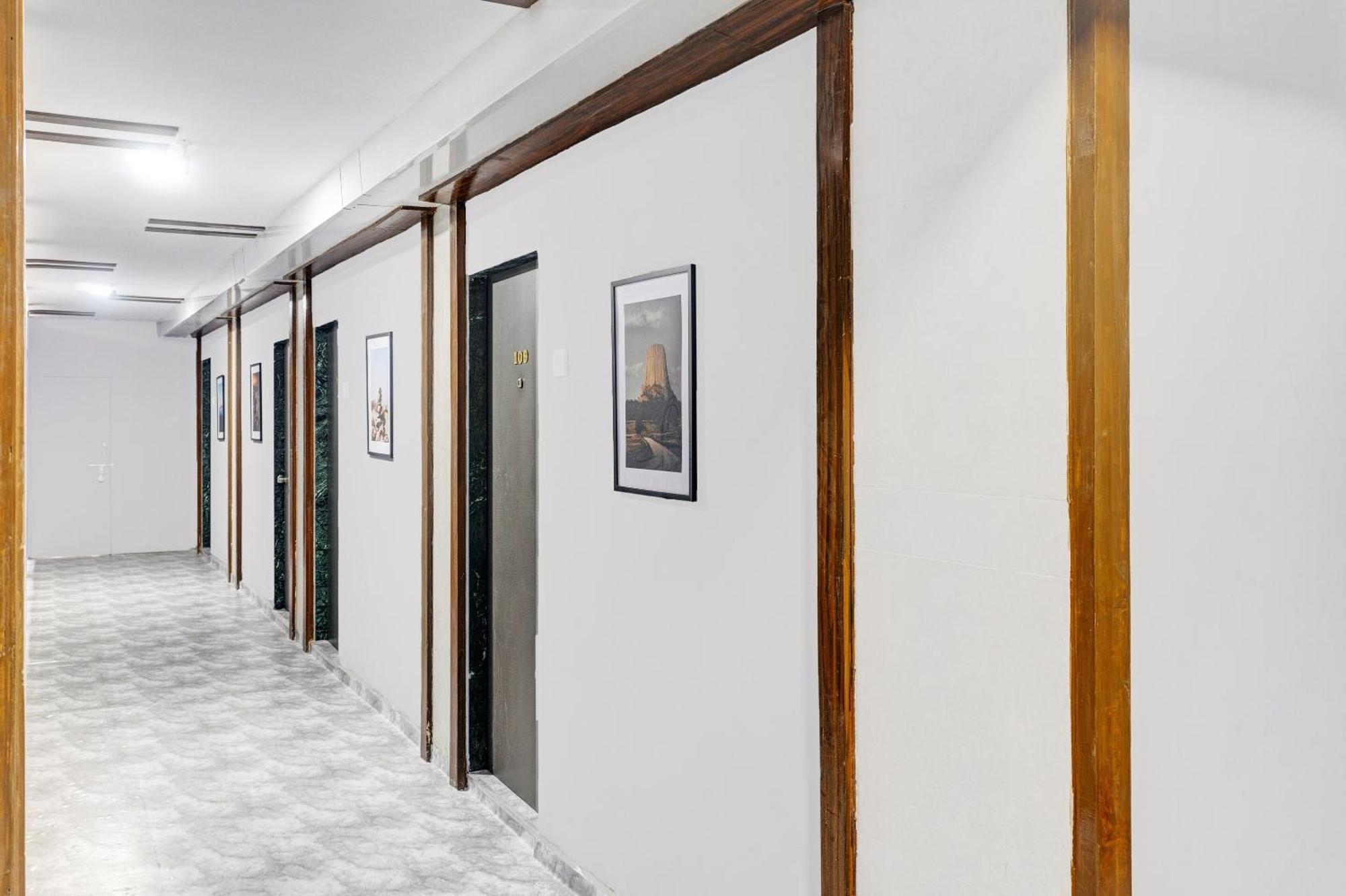 Oyo Flagship Hotel Royal Inn Surat Eksteriør bilde