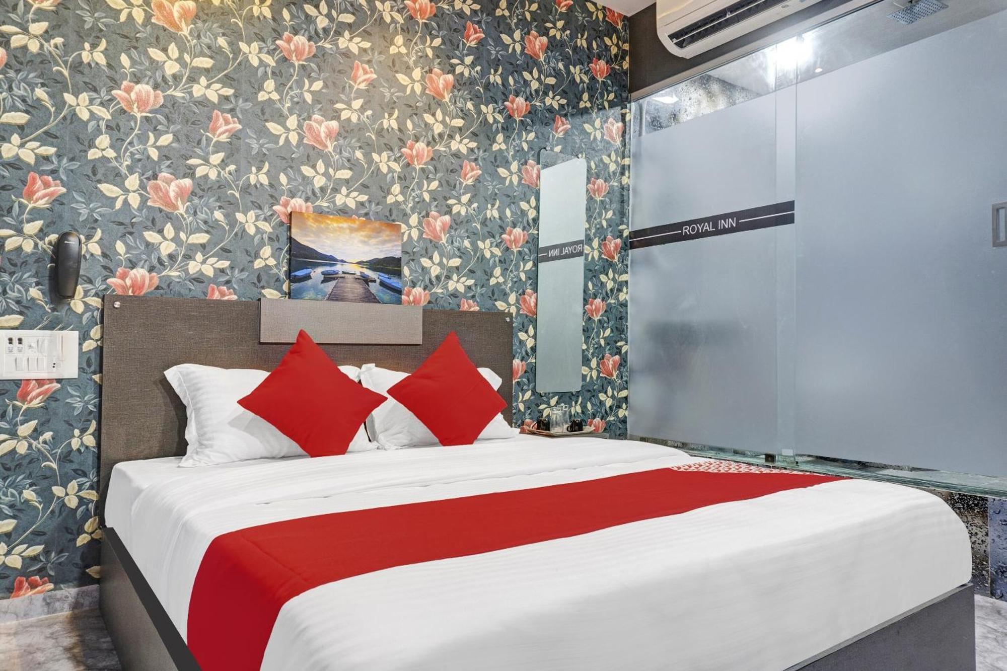 Oyo Flagship Hotel Royal Inn Surat Eksteriør bilde