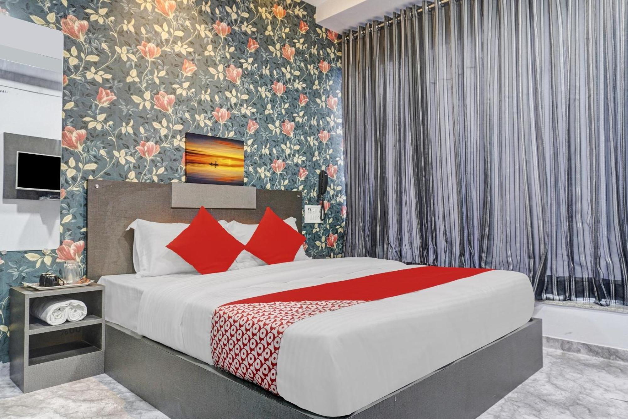 Oyo Flagship Hotel Royal Inn Surat Eksteriør bilde